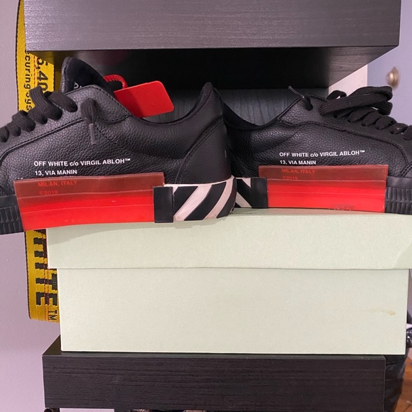 Off White - Picture 2 of 10